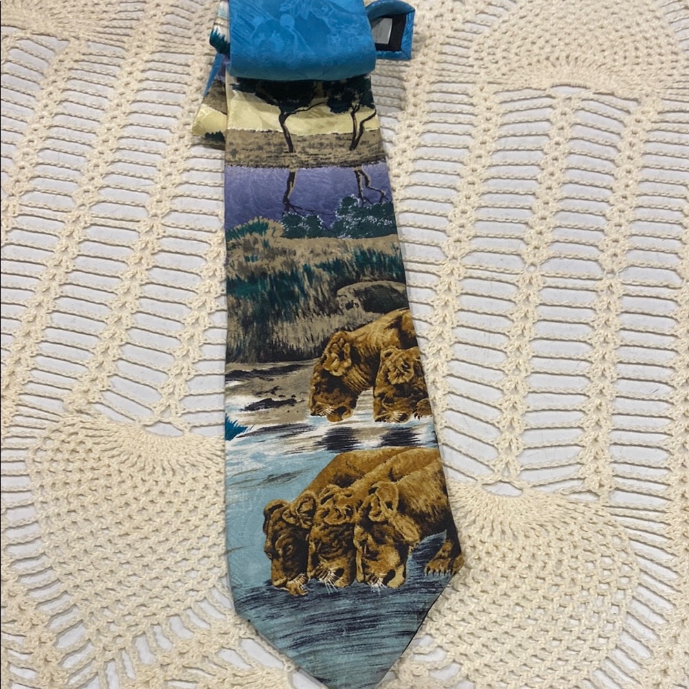 Wembley Endangered Species Lion Tie 100% Silk Made in USA 4 7/8” Wide